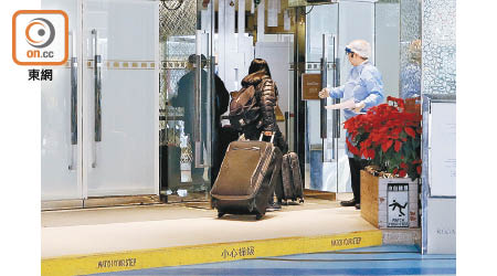 所有海外抵港人士需入住指定酒店強制檢疫。
