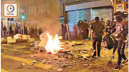 示威者案發當晚在旺角多處放火。