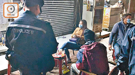 警方票控多名違反禁聚令非華裔人士。