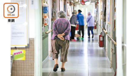 本港人口高齡化，社區照顧服務需求增幅十分之大。