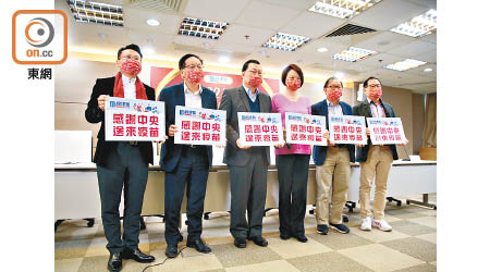 民建聯希望港人接種疫苗後，前往內地可豁免強制隔離檢疫。（溫國佳攝）