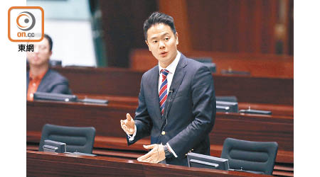 周浩鼎狠批夏博義厚顏無恥、「賴死唔走」，質疑他存心干預本港政治。