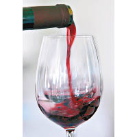二氧化硫常用於釀製葡萄酒，可防止葡萄酒變質和氧化。