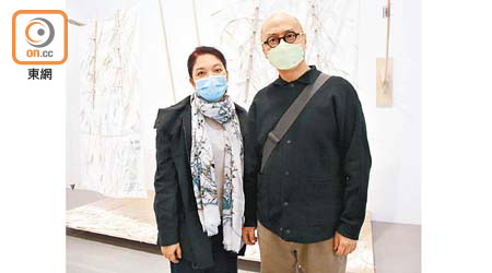俞俏（左）同香港藝術學院署理院長陳育強（右）都好回味香港文化輝煌嘅時期。