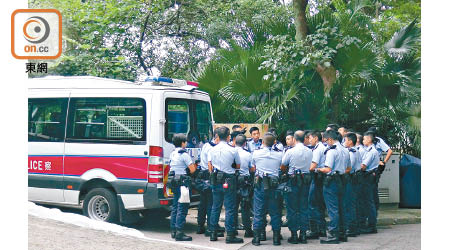 政府批2000年6月1日前入職的警員延遲退休，紓緩人手不足。