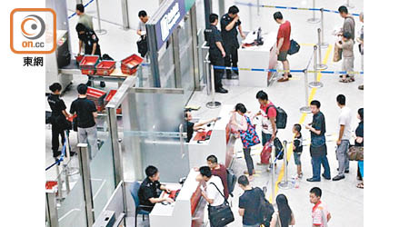 旅客抵達北京機場後，仍須檢疫14日。