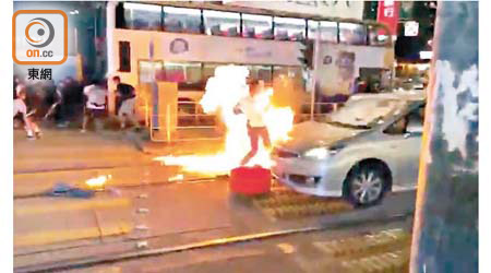 開槍便衣警陳港橋當晚被人投擲汽油彈燒傷。