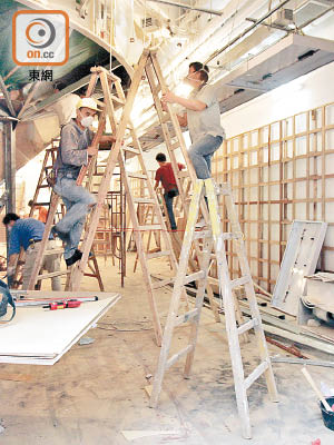 勞工處表示，使用梯具作離地裝修工程不安全，執法時會特別留意類似情況。