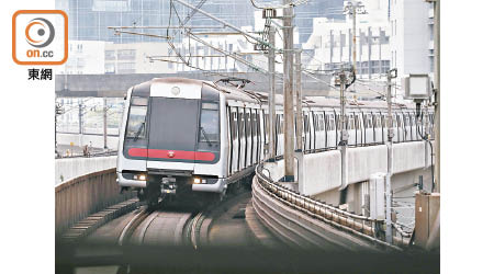 港鐵每年按綜合消費物價指數和運輸業名義工資指數，計算票價調整幅度。