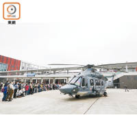 飛行服務隊展示新型直升機H175。