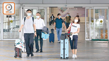 一名由福建乘搭高鐵經深圳灣口岸入境的女子，家居檢疫第12日確診。