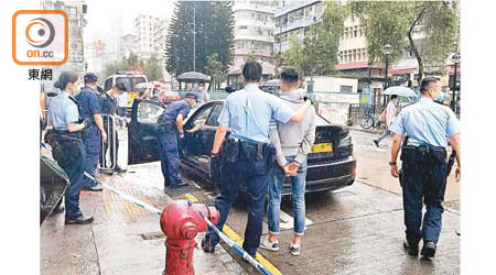 深水埗：警方拘捕一名男子，並搜查其座駕。（趙瑞麟攝）