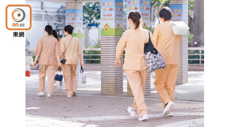 本港醫護人手短缺，加重公立醫院醫生工作量。