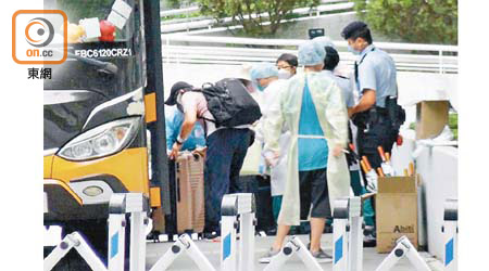 鰂魚涌：康怡花園N2座居民昨早仍在撤離。