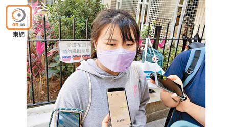 黎同學指在選答卷二時，主動避開香港及中國的題目。（李浮南攝）