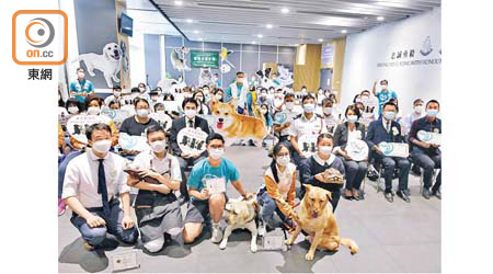 警方委任112名學生出任動物守護學生大使。（黃仲民攝）