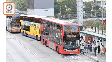 4間專營巴士營辦商於4月4日起加價。