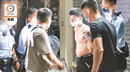 中環：赤膊紋身菲律賓漢涉藏毒被捕。（梁國雄攝）