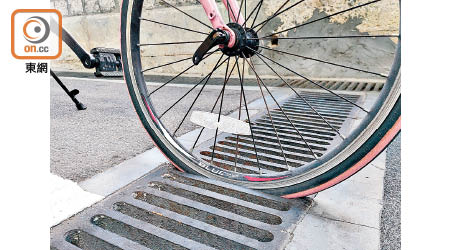 沙田：近美林邨的單車徑有一處渠蓋足以陷進單車車輪，易生意外。