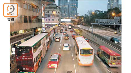 屯馬綫下月底通車，對小巴及巴士載客量帶來衝擊。