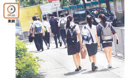 政府稱將允許已打針的師生及學校職員返校上課。