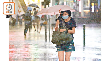 香港：本港昨日多區持續落大雨。（黃仲民攝）