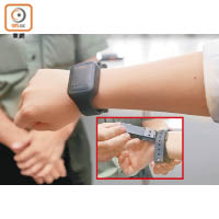 智慧手環：在囚人士需懲教人員的協助才可脫下手環。