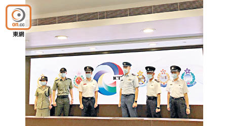 跨部門反恐專責組由6個紀律部隊組成。（左起）葉雪瑩、馬俊賢、黃宏亮、葉偉雄、梁偉基及葉兆強。﹙黃家豪攝﹚