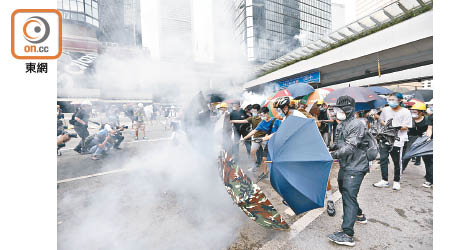 前年6月12日有大批市民上街，並觸發大規模警民衝突。