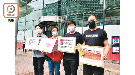 多名區議員受邀視察後，要求當局及港鐵正視土瓜灣樓震問題。（何瑞芬攝）