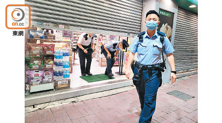 旺角：警員在涉事店舖調查。