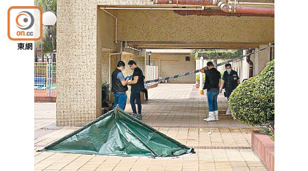 屯門：警方以帳篷遮蓋男死者遺體。（曾志恆攝）