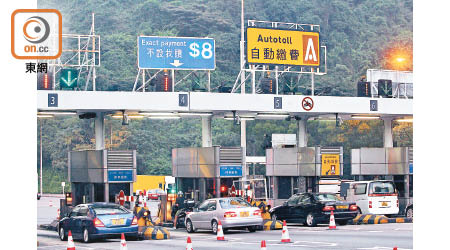 港府收費隧道及青沙管制區，明年底將實施不停車繳費系統。