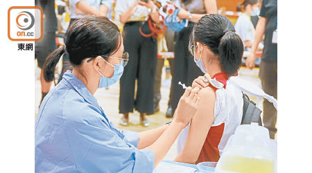 科學委員會認同將復必泰疫苗接種年齡降至12歲。