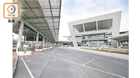 涉事男子於深圳灣出入境管制站被入境處職員截獲。