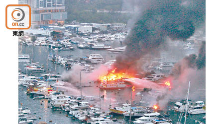 香港仔南避風塘在上月發生3級火，消防當時指現場海面水道狹窄。