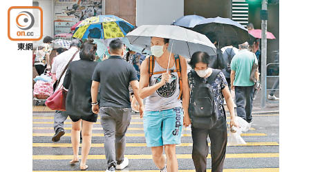 本港每年平均雨量為2,300毫米。