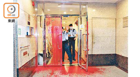 香港仔：警方到福群大樓B座調查。（李國健攝）