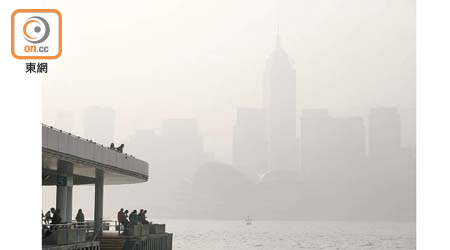 本港受熱帶氣旋「煙花」影響，空氣質素轉差。
