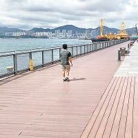 卑路乍灣海濱休憩用地可飽覽維港西面海景。