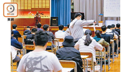 新學年內地高校招收香港中學文憑考試學生計劃進入錄取階段。