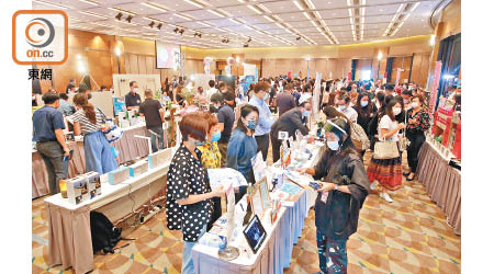 今屆美食博覽共有超過880家展商參與。（袁志豪攝）