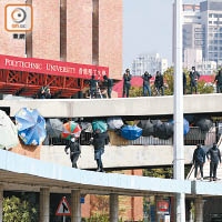 近年本港校園被政治化。