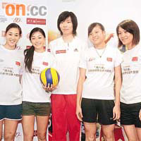 中國女排名將張萍（中）將會指導一班本地排球精英。