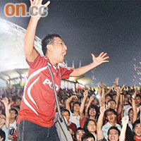 南華同香港隊嘅表現，重新吸引球迷入場。