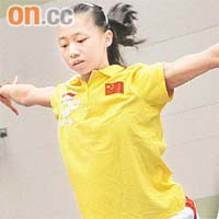 粉墨登場，為香港體操隊示範。