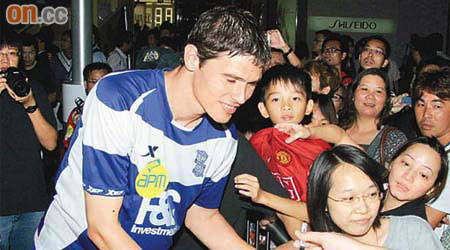 塞爾維亞巨人施積甚受香港球迷歡迎。