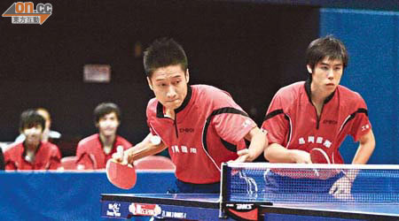 吉田海偉（左）聯袂謝嘉俊，為佳鋒乒乓一隊奪冠。