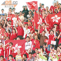 香港fans現場打氣，氣氛熱烈。