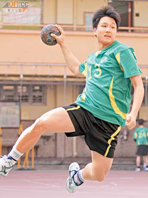 鄭俊榮苦練七年，目前已成港隊一員。